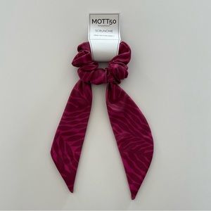MOTT50 Tie Scrunchie in Magenta Ocean Print